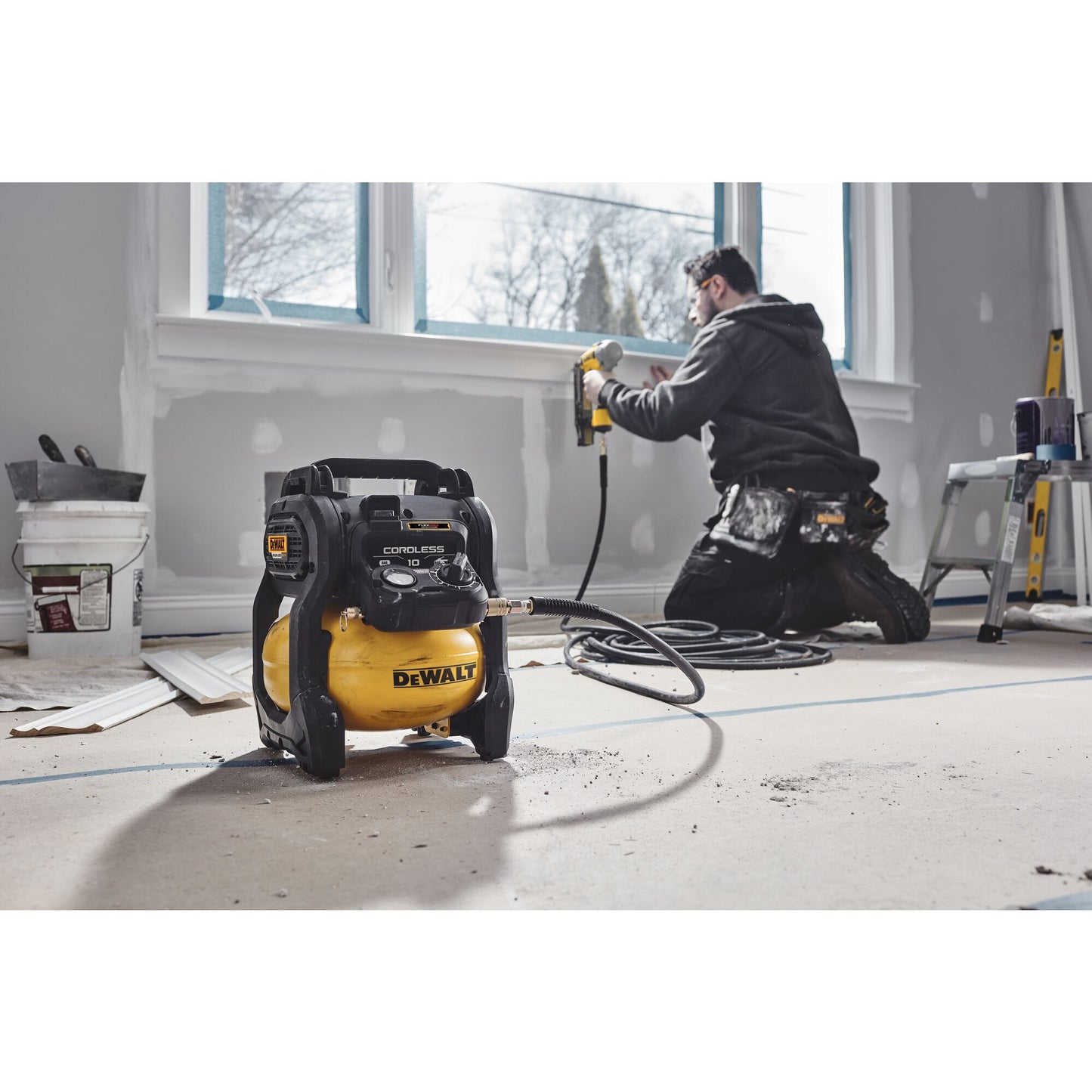 Cordless Battery powered DEWALT compressor for second fix pneumatic nails