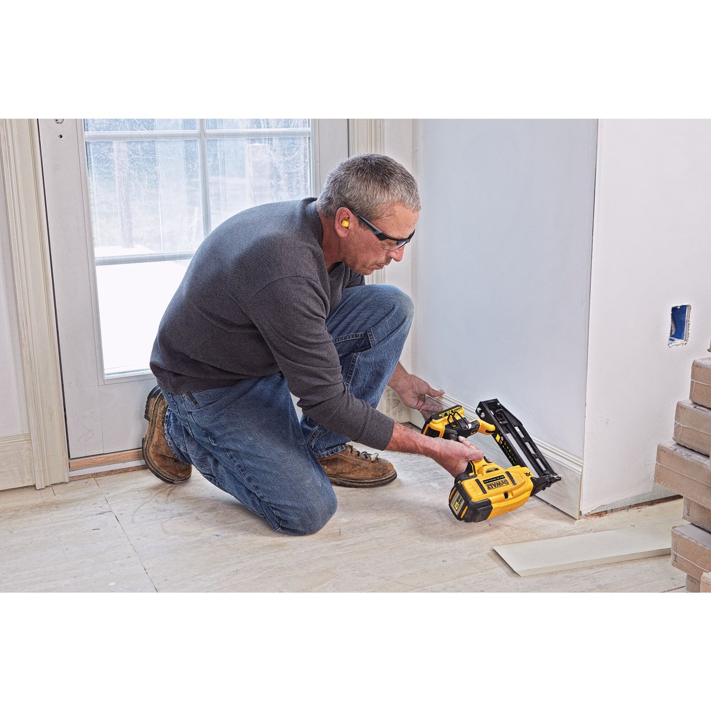 DEWALT 18V XR Brushless Second Fix Straight Nailer (16 Gauge) for indoor skirting board beading