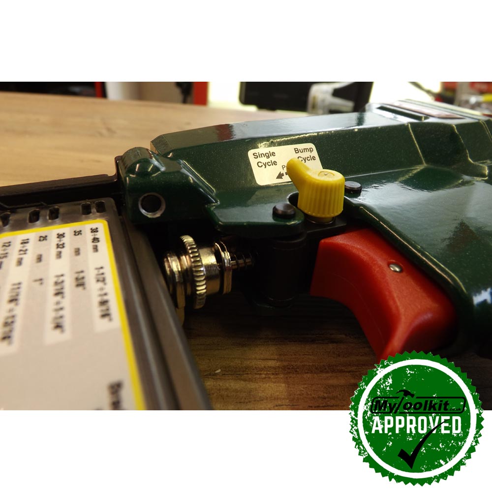 Omer 21G Mini Brad Nailer (15-40mm) MG40 close up image of magazine
