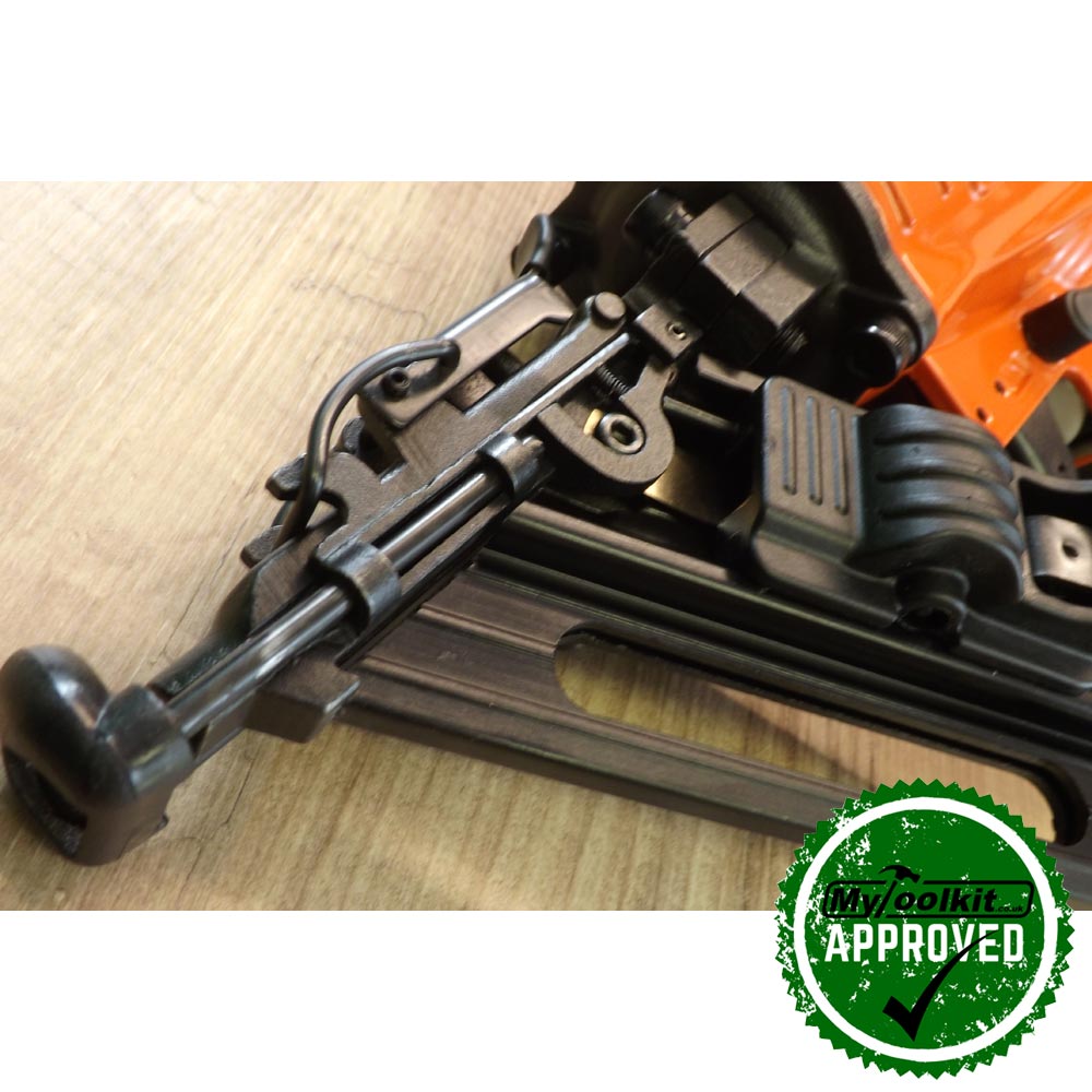 View of the tip of the Tacwise 15 Gauge Inclined Air Brad Nailer (32-64mm) GDA64V
