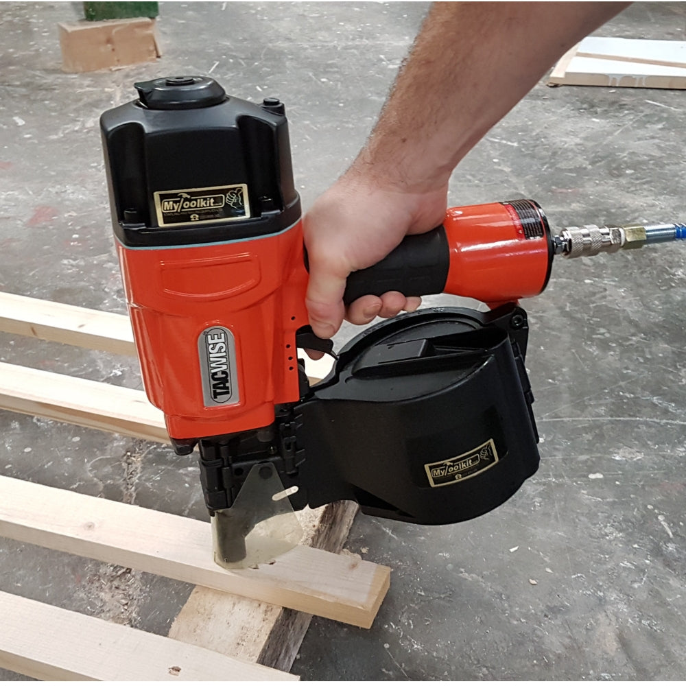 Fixing pallets The Tacwise Flat Coil Nailer HCN83P 