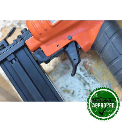 Tacwise 18G Brad Nailer (10-32mm) C1832V close up on the magazine